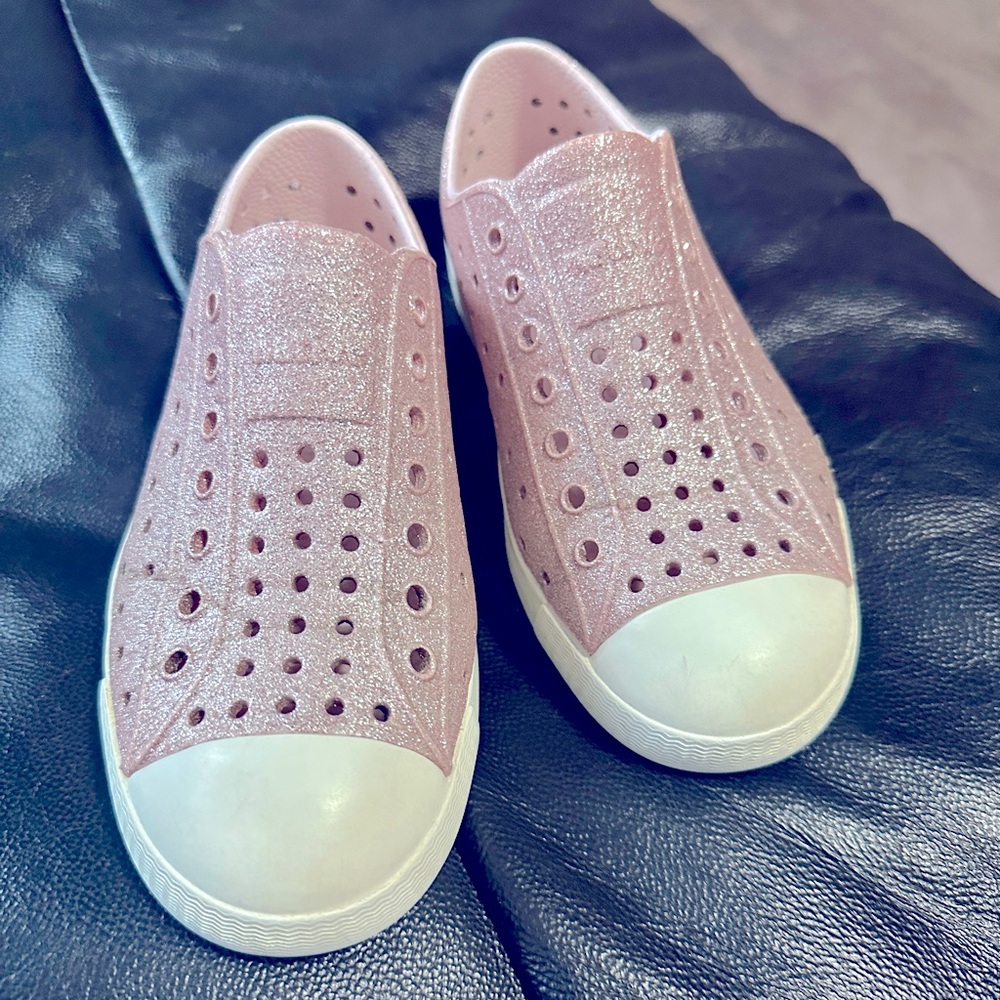 SOLD. Sparkle pink native shoe. Girls size J1. Gently used, excellent condition